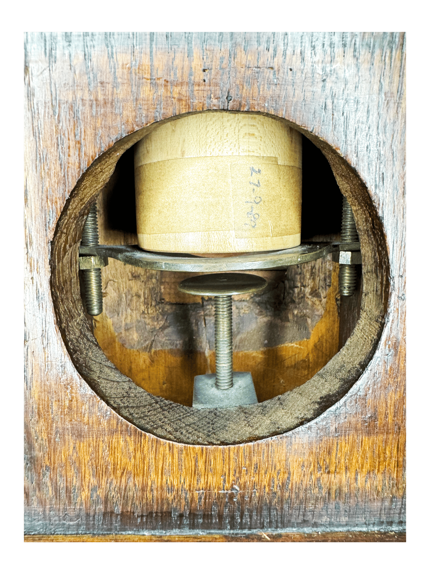 Pediment barometer