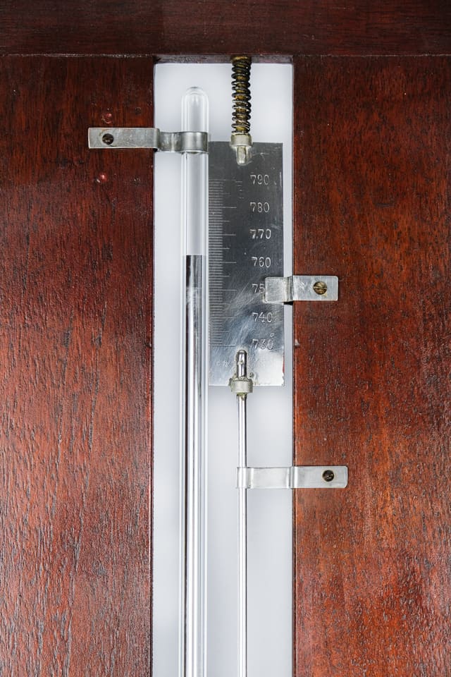 Floor Cistern Barometer thumbnail 3