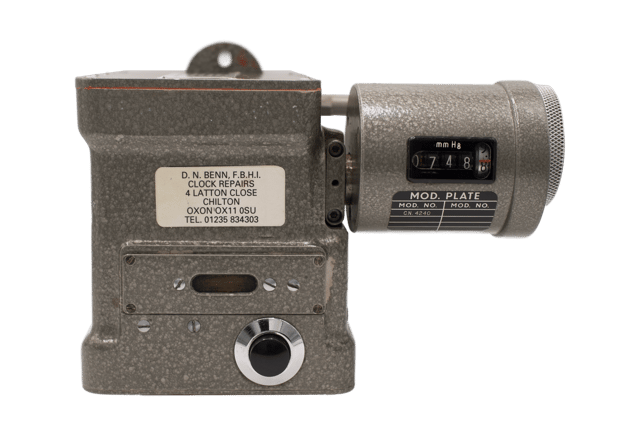 Electro-mechanical precision aneroid barometer